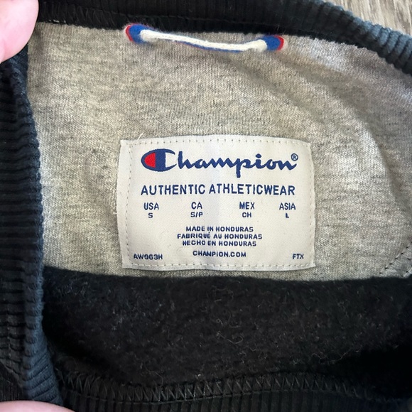 NWOT Women’s Black Champion Crew Neck Sweater size small - Picture 2 of 2
